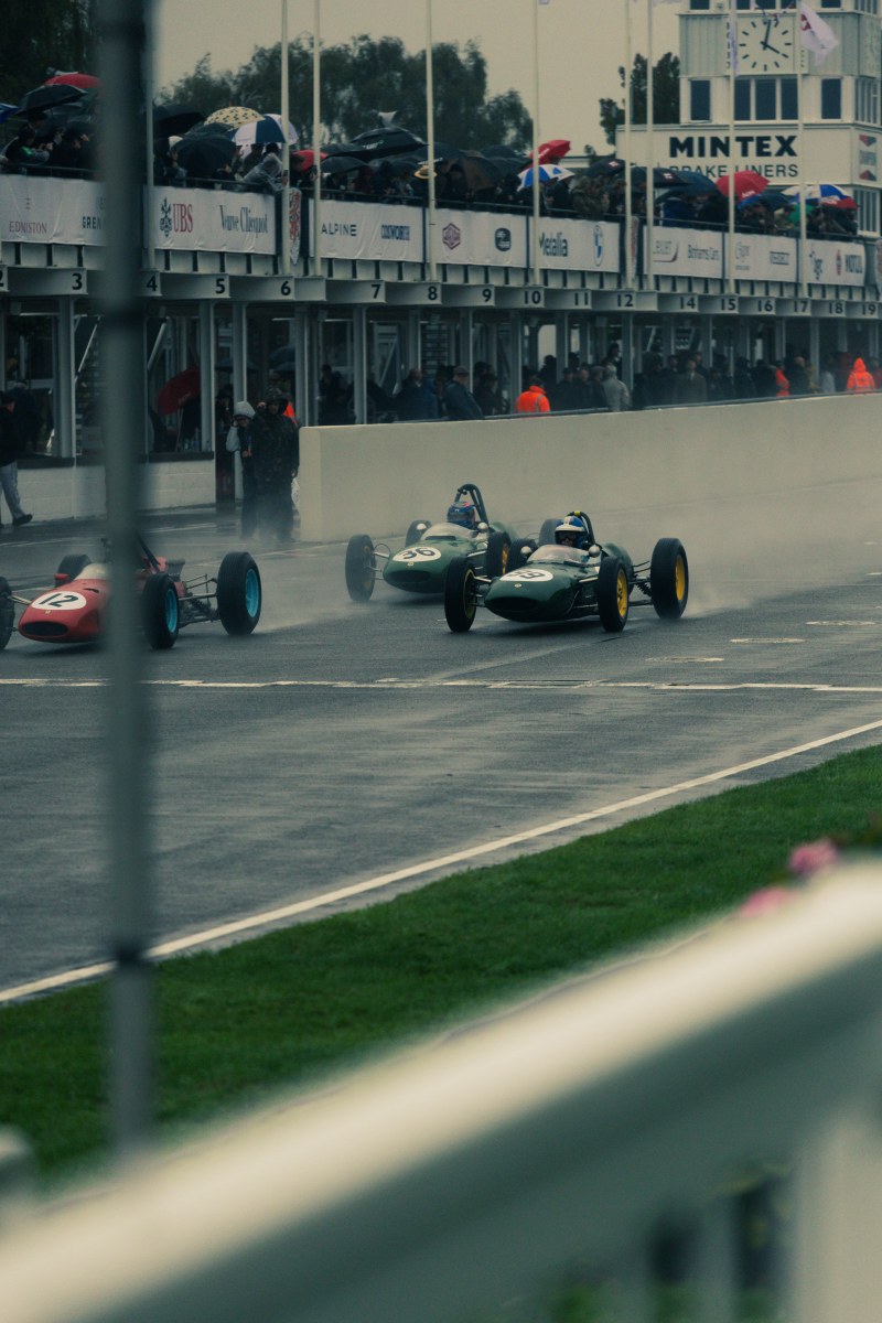Goodwood Racing for the Line
